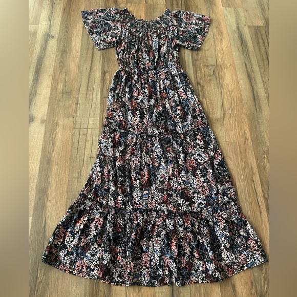 Floral Maxi Dress with Short Sleeves - Picture 4 of 7